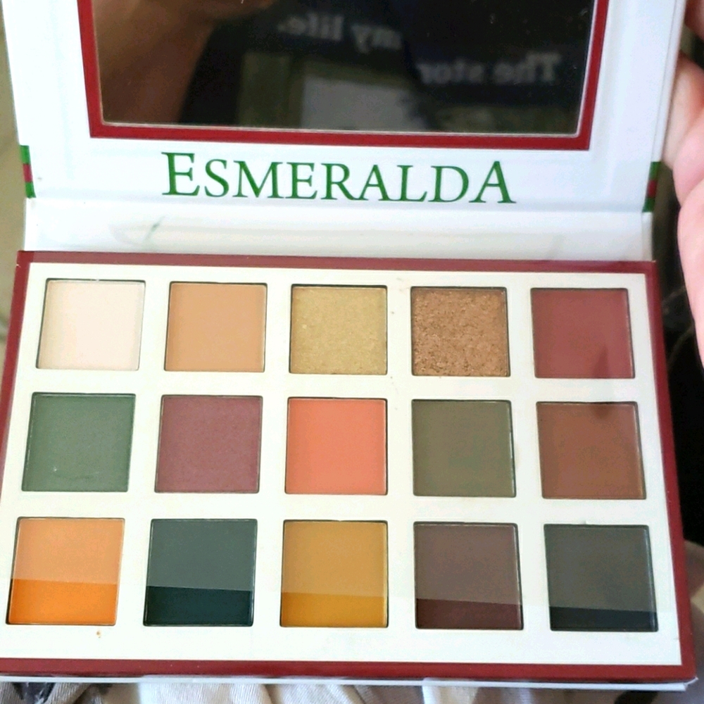 Emeralds by beauty creations 1 pallette
